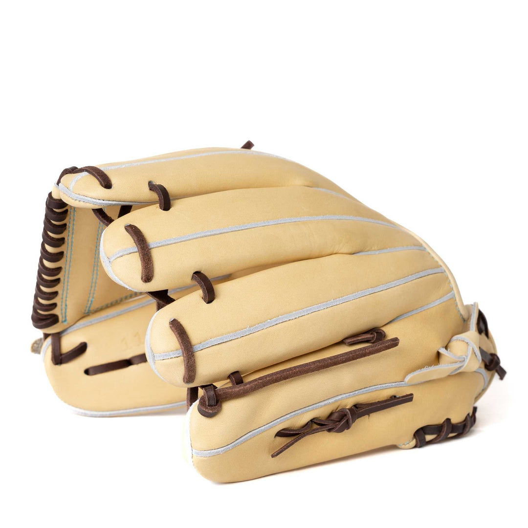 EN-7 | Pitcher | Blonde | 11.75"